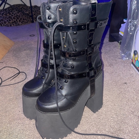 Major Bondage Demonias - Picture 1 of 5